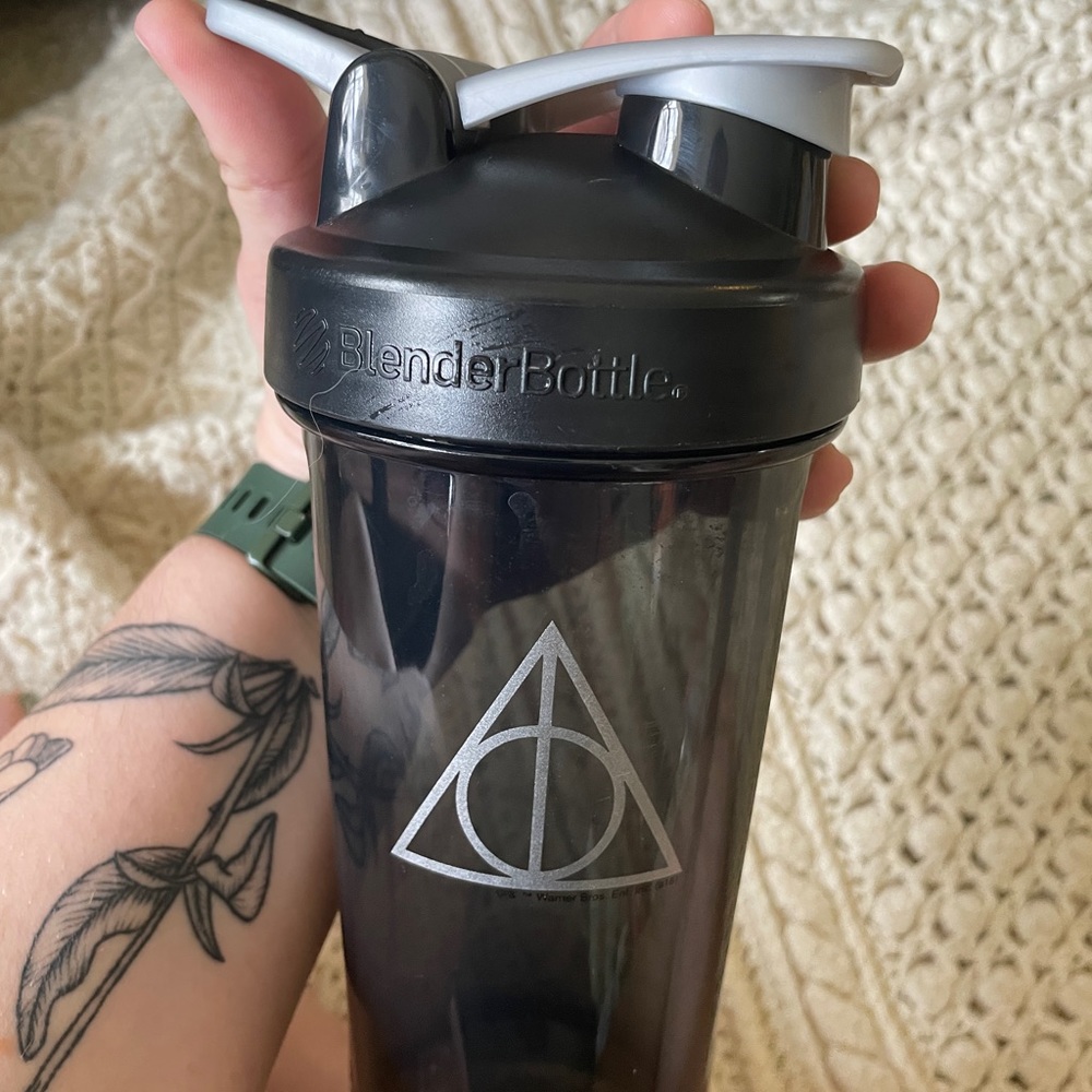 Blender bottle- Harry Potter deathly hallows
